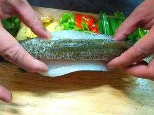 锡纸包烤鲈鱼，法帅蒸汽烤箱版的做法 步骤2