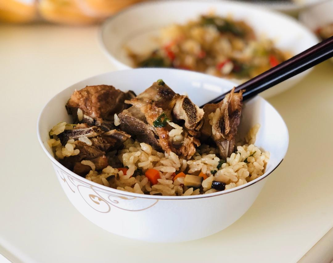 喷香排骨焖饭（爆好吃）