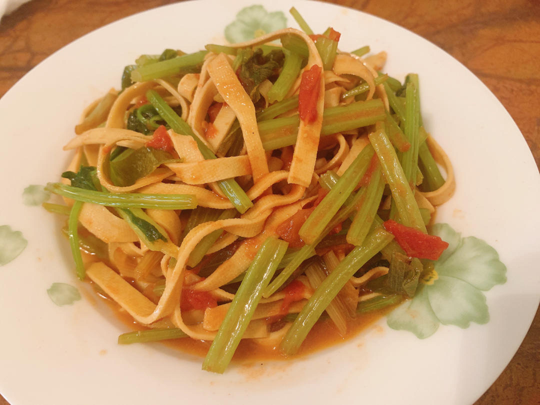 家常芹菜炒豆皮