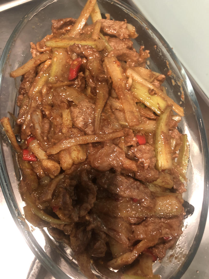超嫩滑爽口的牛肉炒香芹