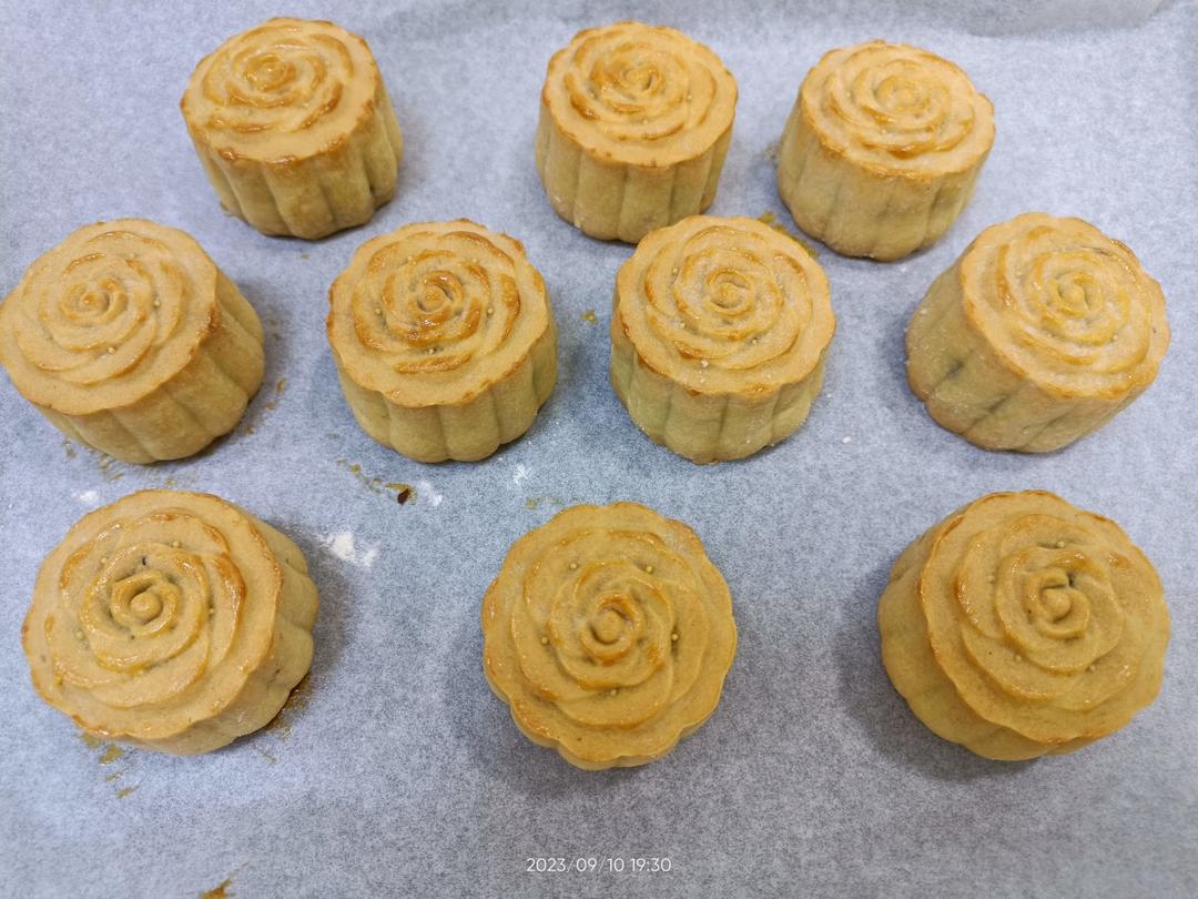 广式豆沙蛋黄月饼（步骤超详细，新手适用）
