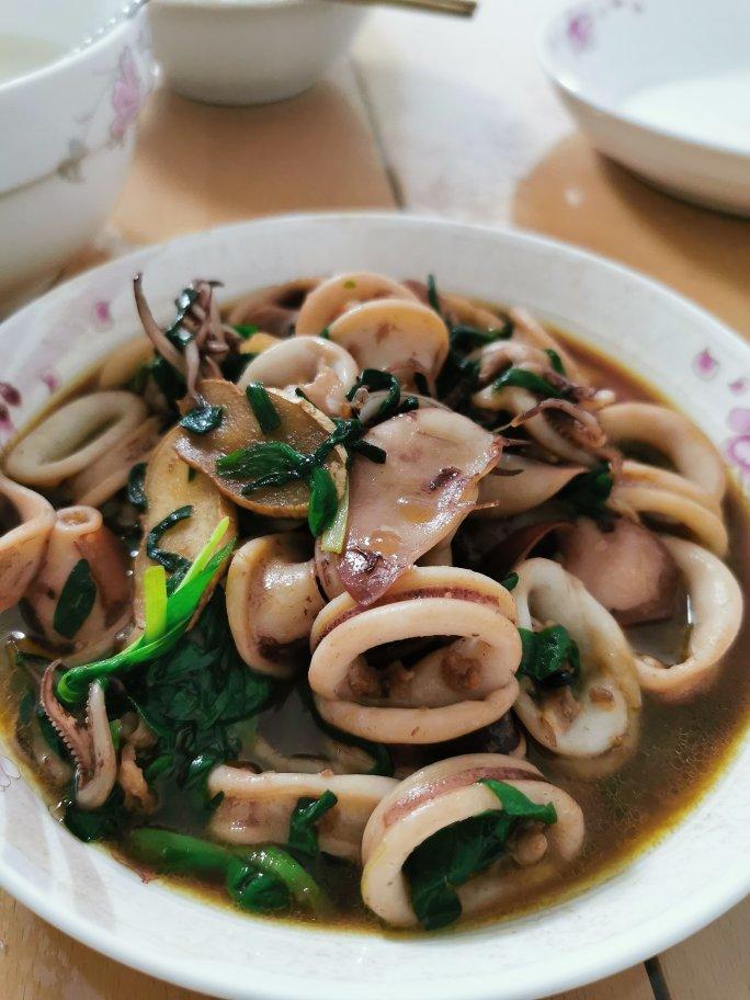 韭菜炒小鱿鱼