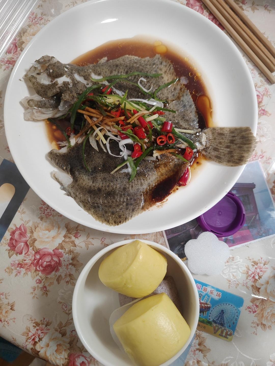 为什么广东人做清蒸多宝鱼那么好吃？教你正确做法，鲜嫩没有腥味