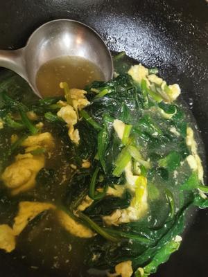 五分钟煮一锅菠菜鸡蛋汤的做法 步骤5