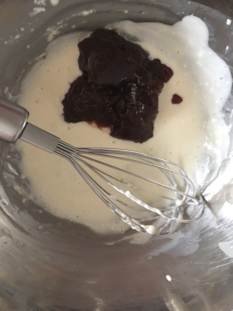 草莓乳酪慕斯~巧克力蛋糕夹层的做法 步骤8