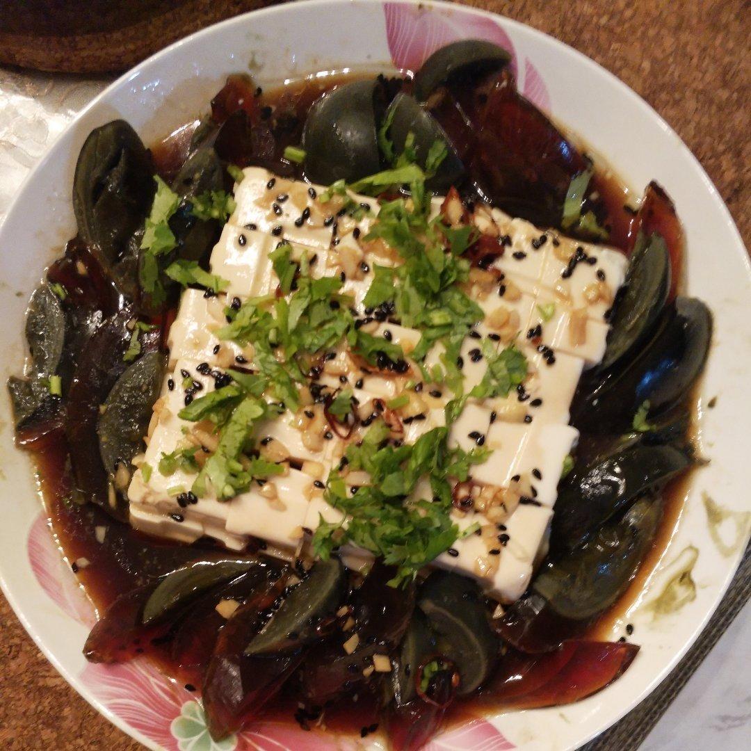 皮蛋拌豆腐