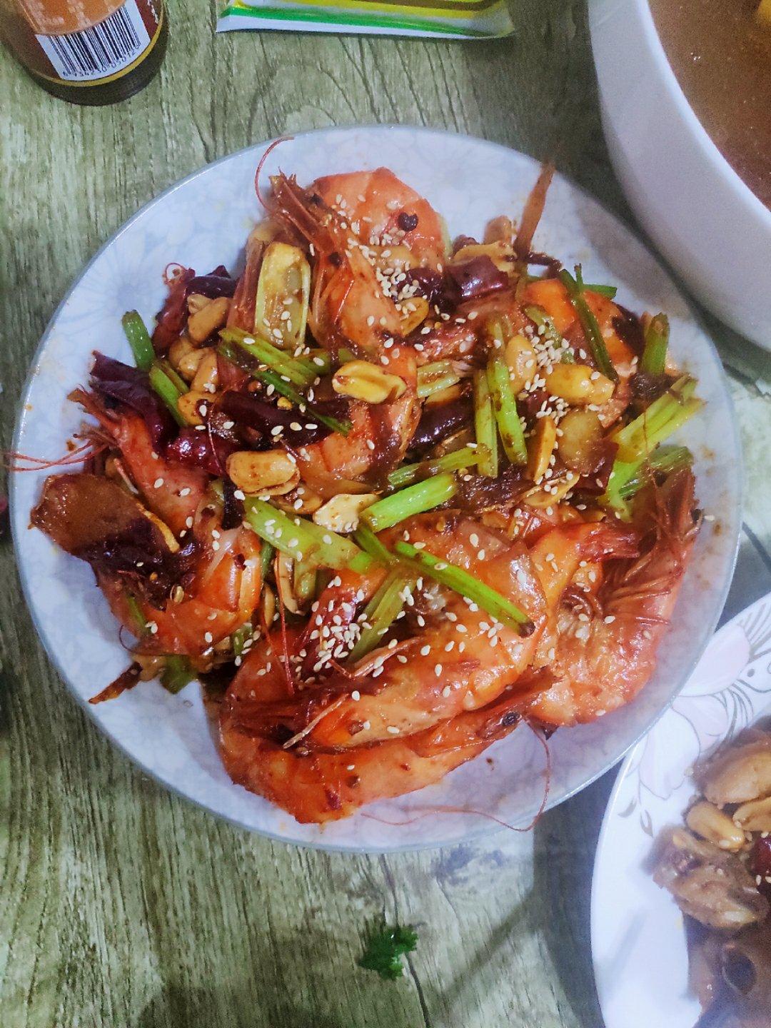 能瞬间引爆味蕾的【香辣干锅虾】
