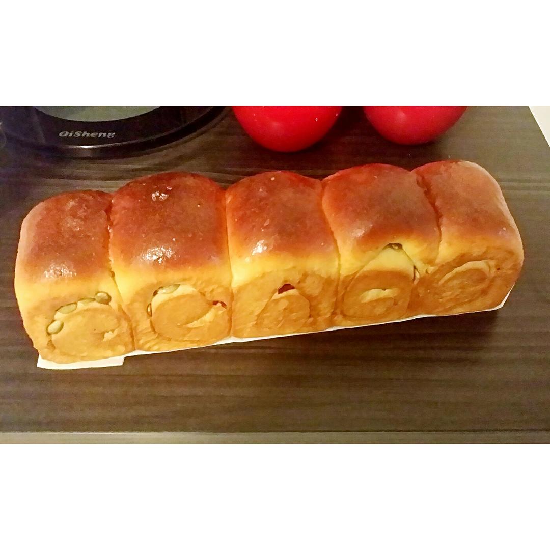 胡萝卜蔓越梅面包