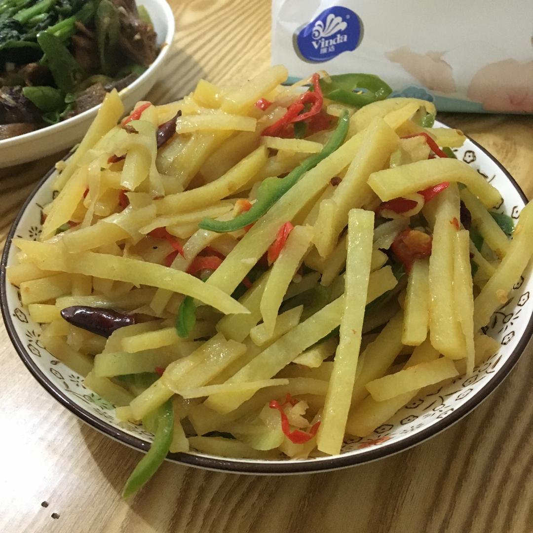 酸辣土豆丝-不用再愁不辣不酸了