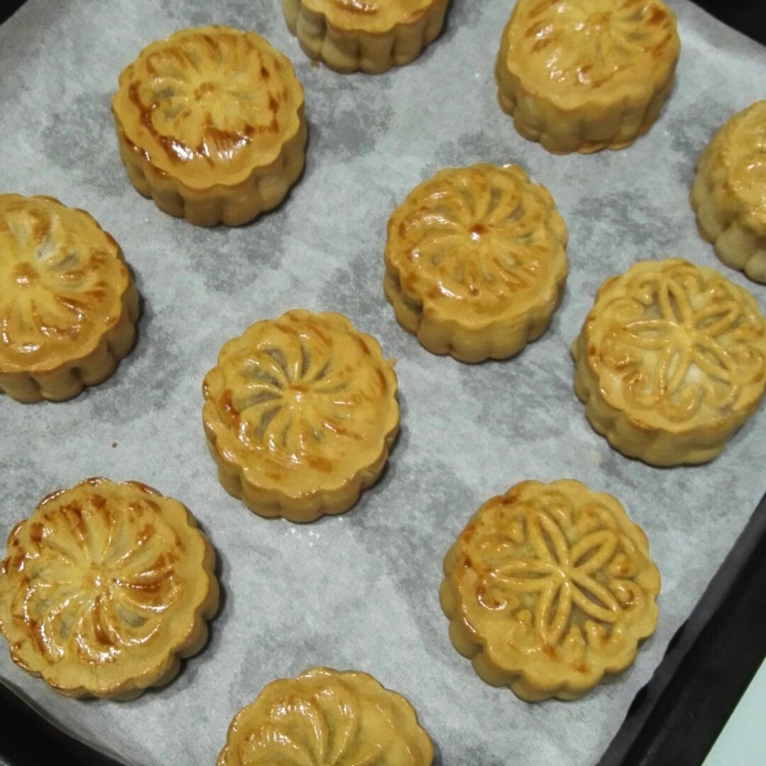 广式月饼－－蛋黄豆沙月饼