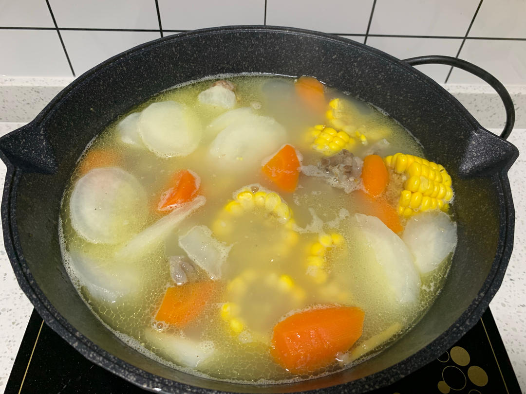 厨师长教你：“玉米排骨汤”的家常做法，营养又美味，先收藏了