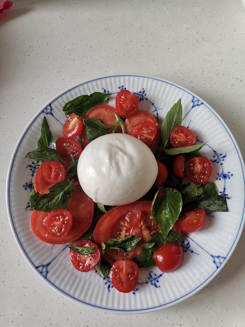 卡普里风味沙拉insalata caprese/水牛芝士沙拉（布拉塔burrata可做）