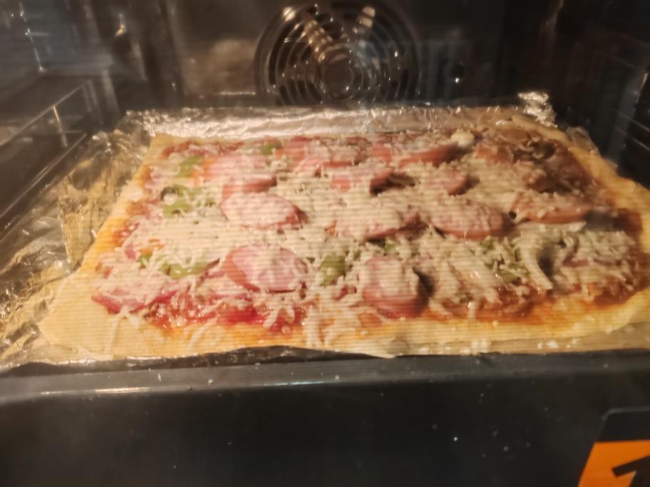 含宣软饼皮做法、自己在家也能做出馅料十足、超拉丝的美味诱人披萨