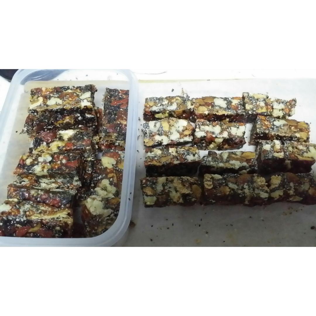 红枣核桃黑芝麻糕