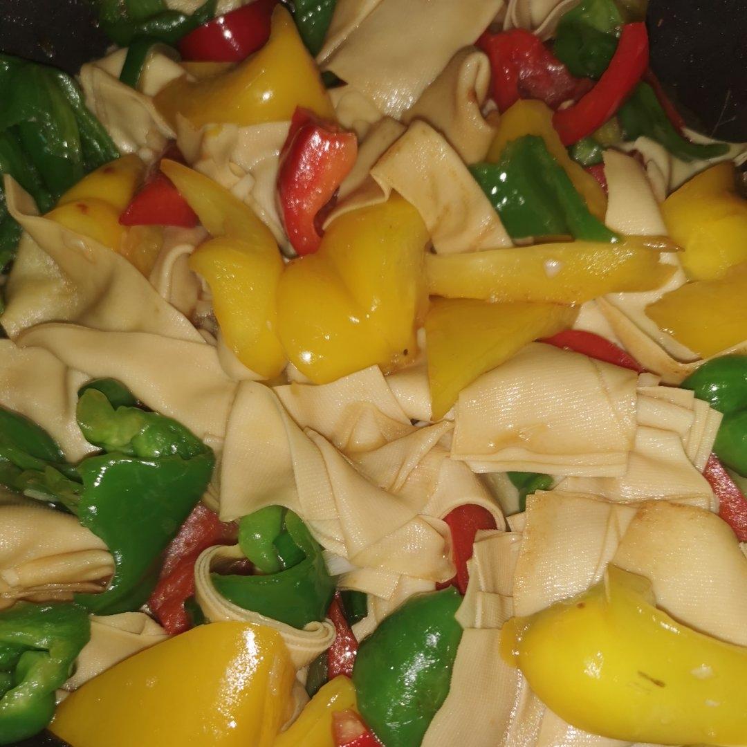 不用厨艺的尖椒干豆腐