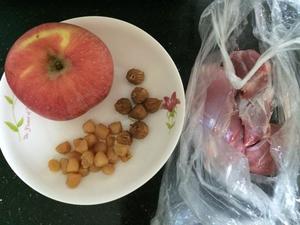 广东煲汤-苹果煲瘦肉的做法 步骤1