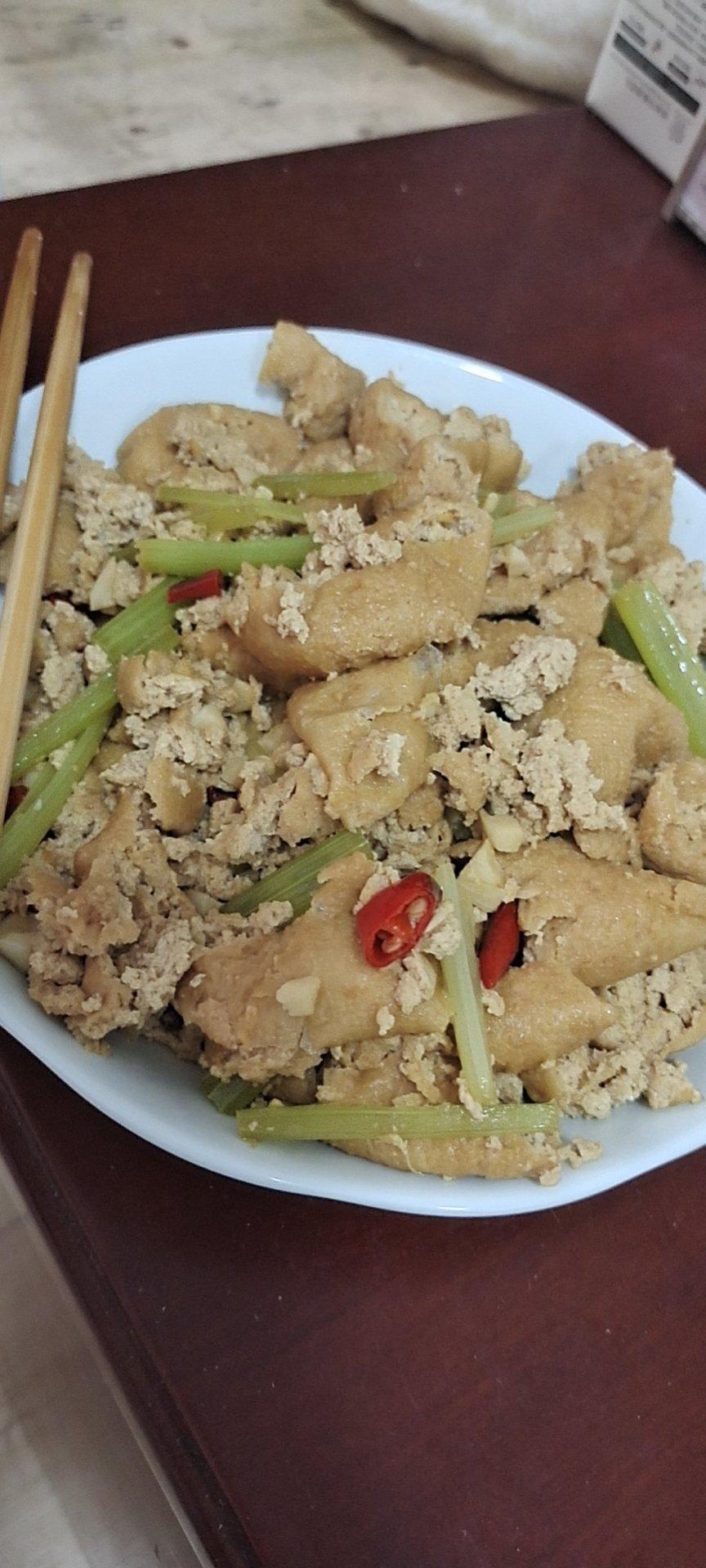 满嘴汤汁便宜又好吃的炒油豆腐