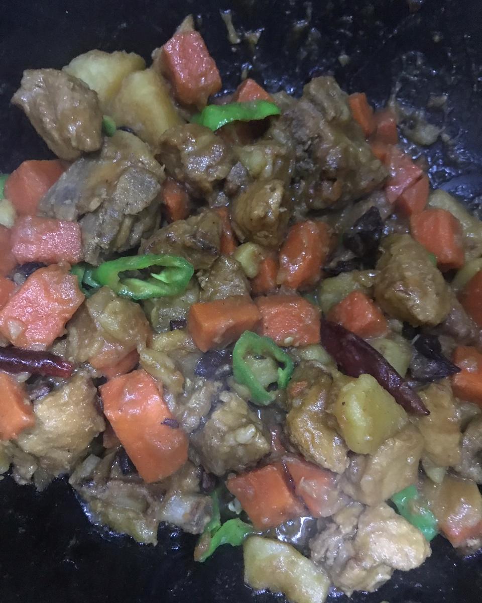 红烧肉炖土豆