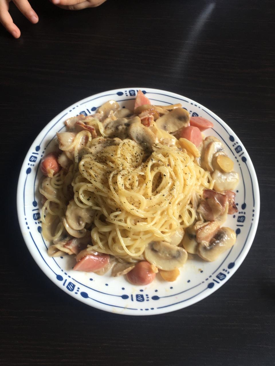 白蘑菇奶油培根意面