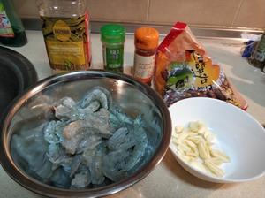 西班牙蒜油虾的做法 步骤1