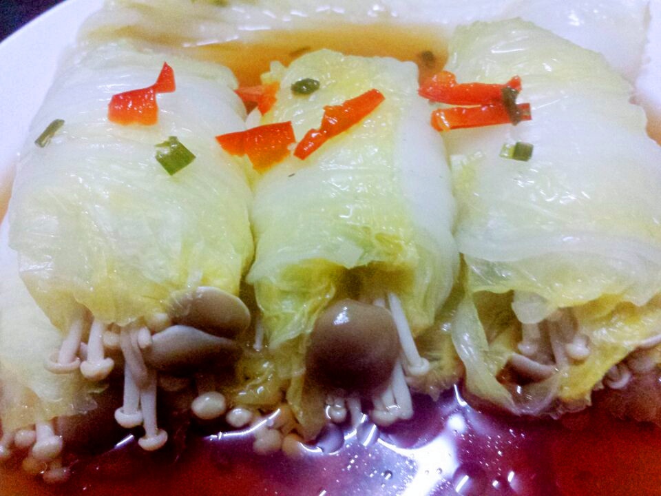 娃娃菜包双菇（Steamed Baby Cabbage with Mushrooms）