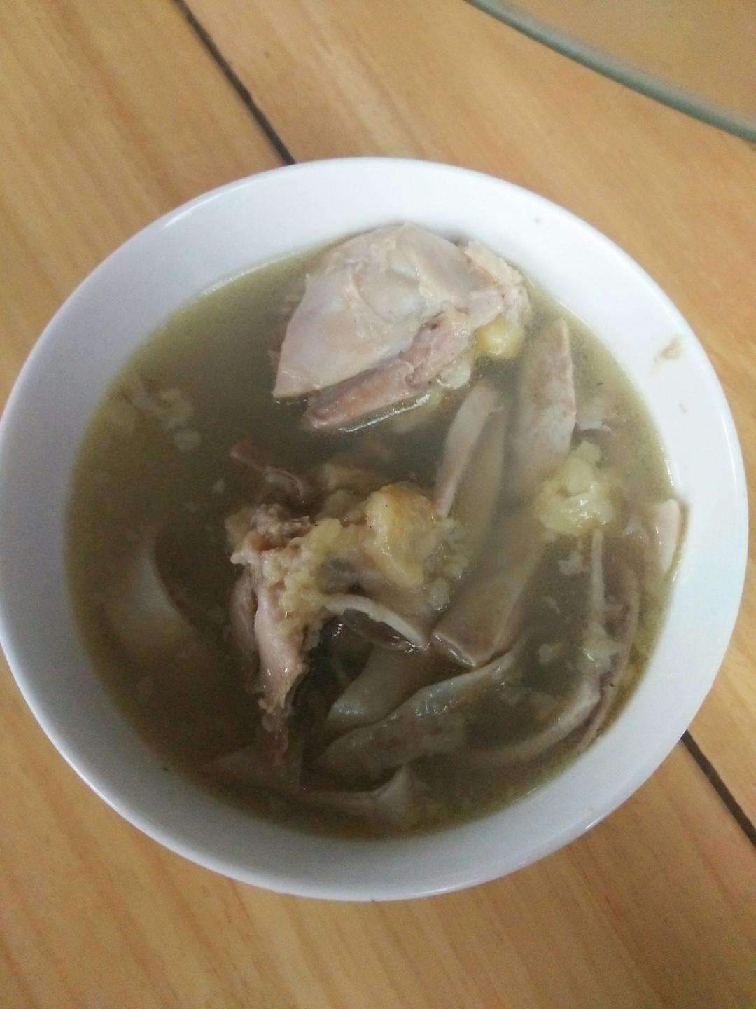 肚包鸡汤的做法