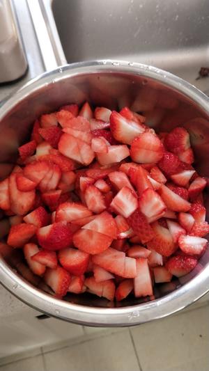草莓🍓果酱(自制)的做法 步骤1