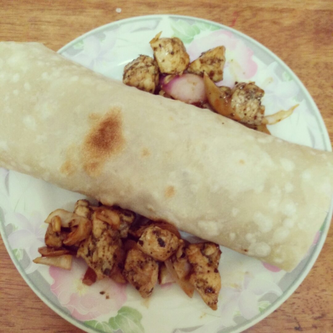 烧烤酱鸡胸墨西哥卷饼 Taco-Tortilla and Grilling Chicken with BBQ Sauce