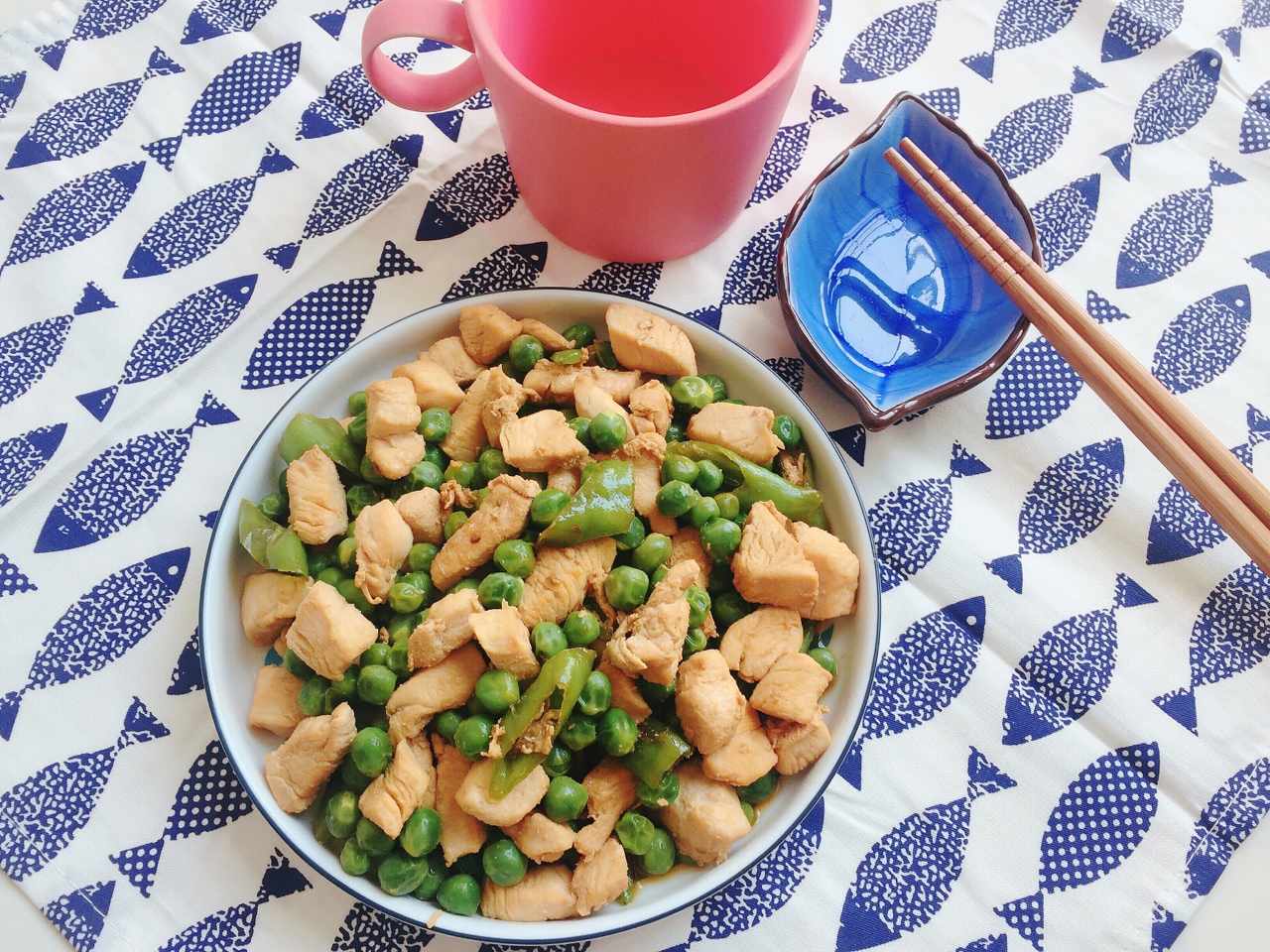 豌豆炒鸡丁—五分钟快手菜的做法