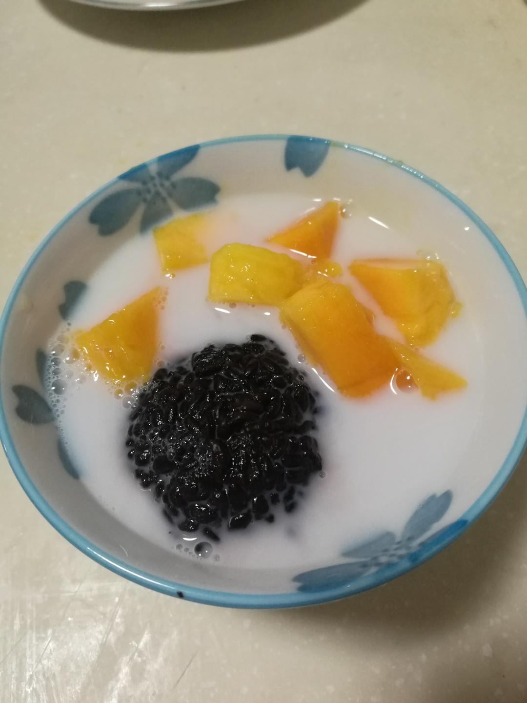 芒果黑米捞