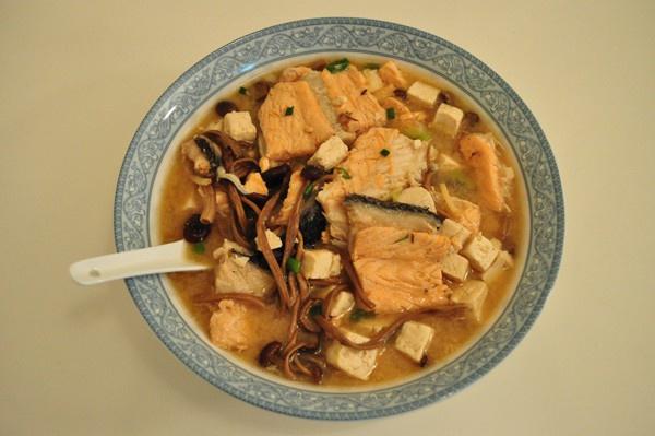 三文鱼骨豆腐味增汤