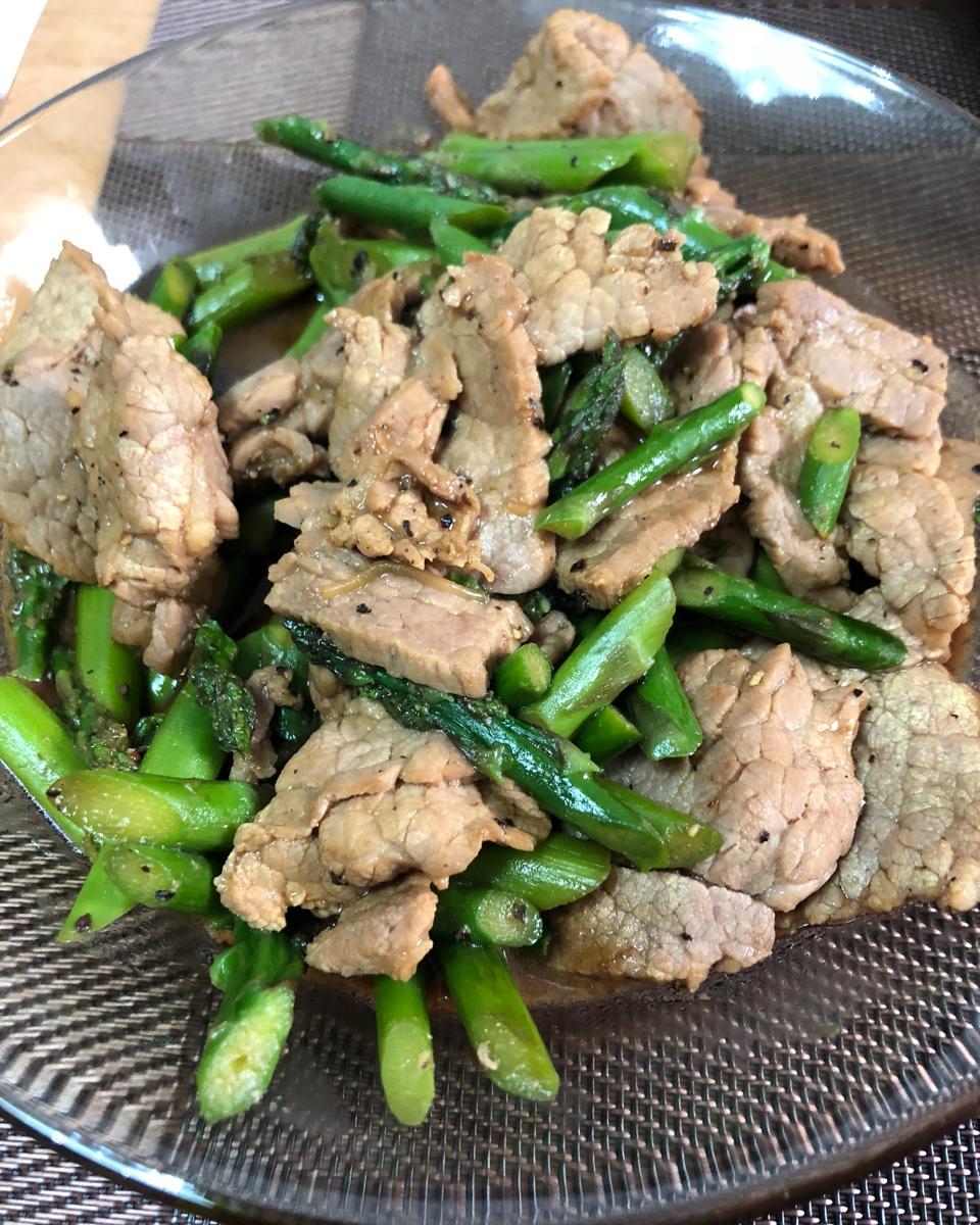 黑椒牛肉炒芦笋