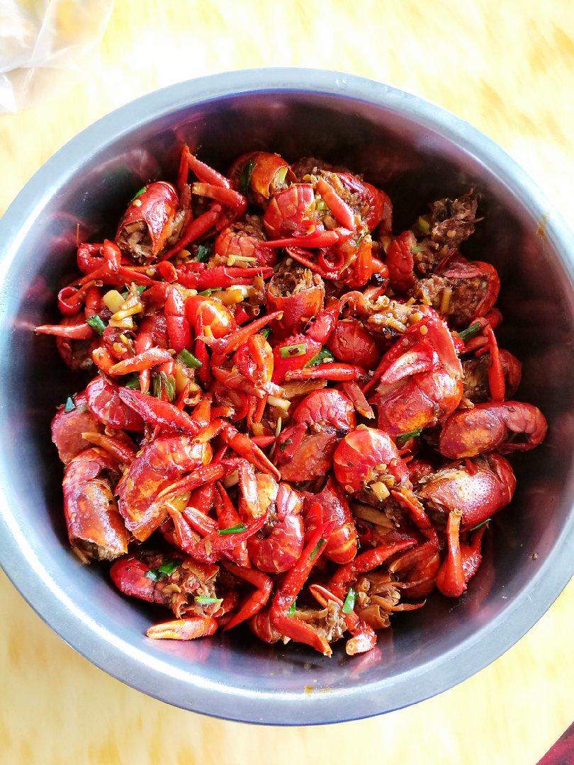 不能错过的红烧香啤小龙虾