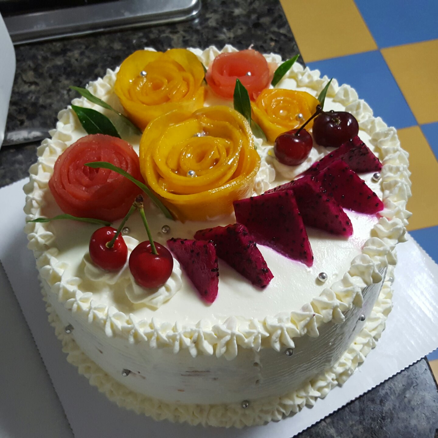 奶油水果装饰蛋糕