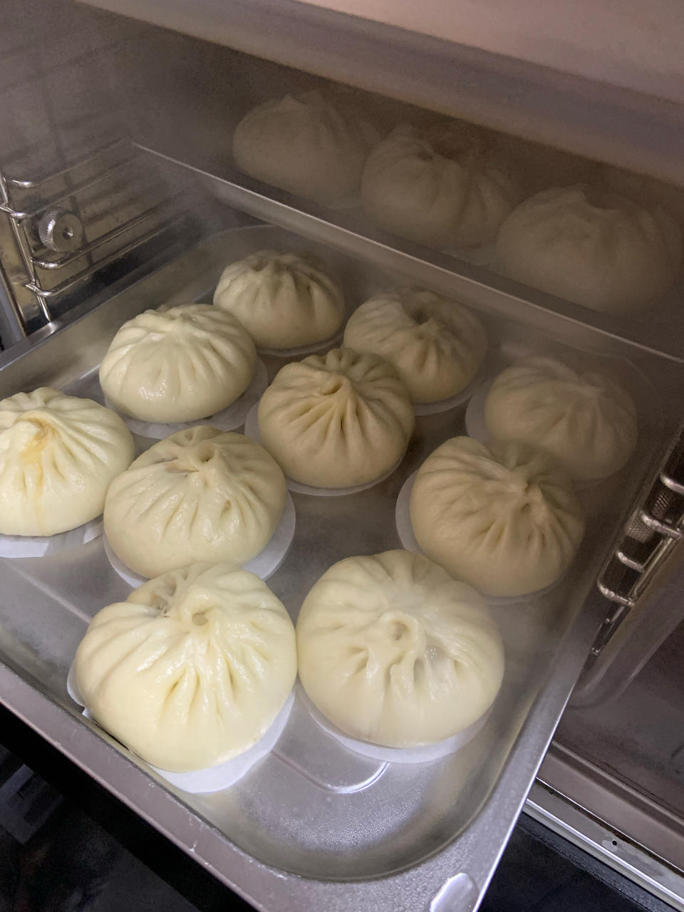 松软多汁的肉包子