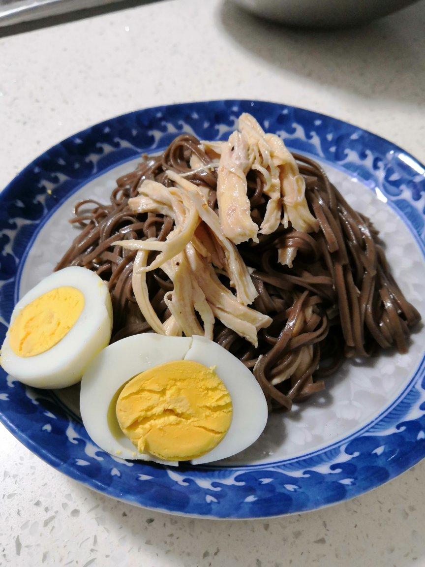 凉拌鸡丝荞麦面