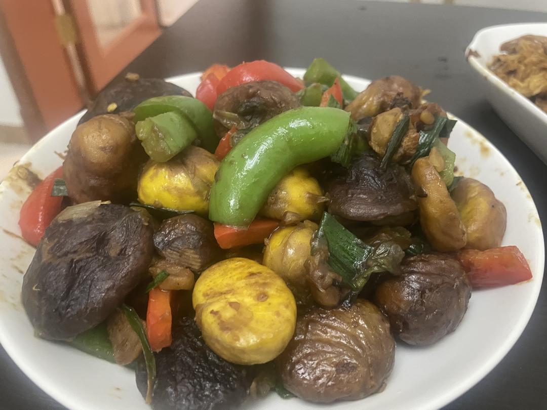 巨好吃的板栗爆炒蘑菇