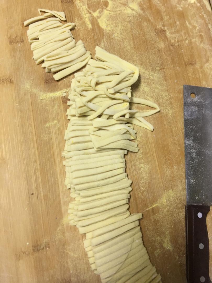 劲道十足的鸡蛋手擀面