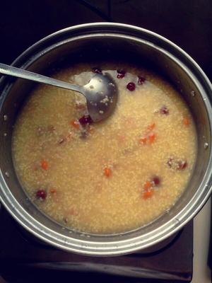 红枣小米粥的做法 步骤1