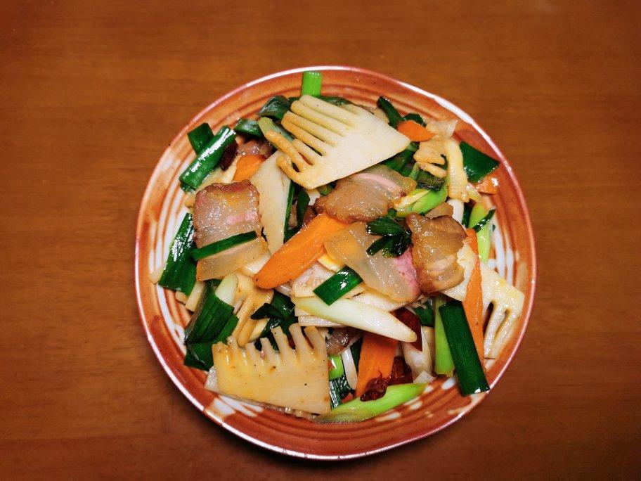 吃出春天，新鲜春笋炒腊肉（附新鲜笋片麻口苦涩处理方法）