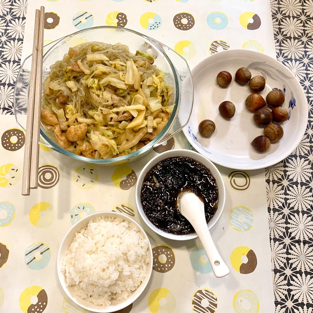 家常白菜炖粉条加豆腐泡