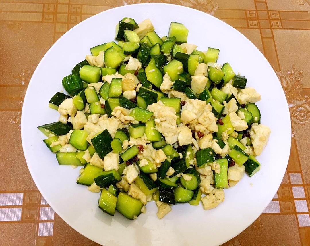 北方姑娘2019做的黄瓜炒豆腐