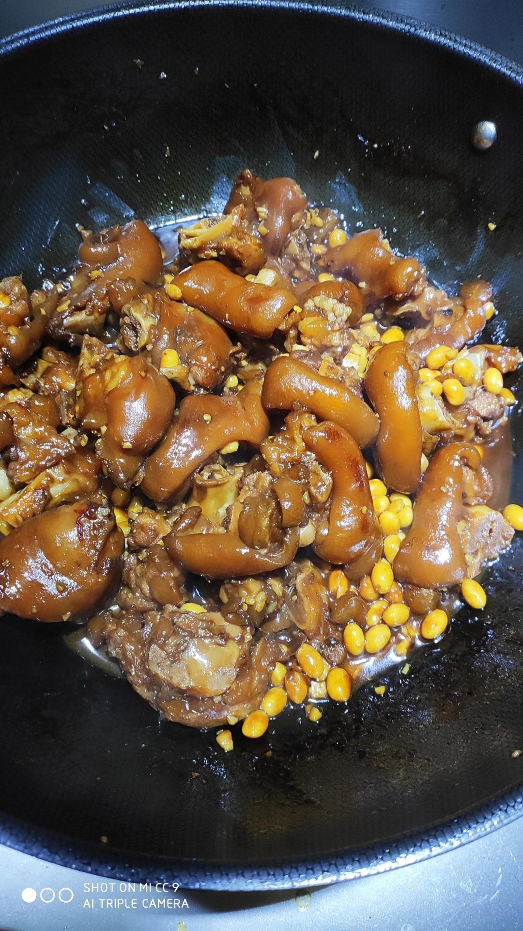 流口水的黄豆炖猪蹄