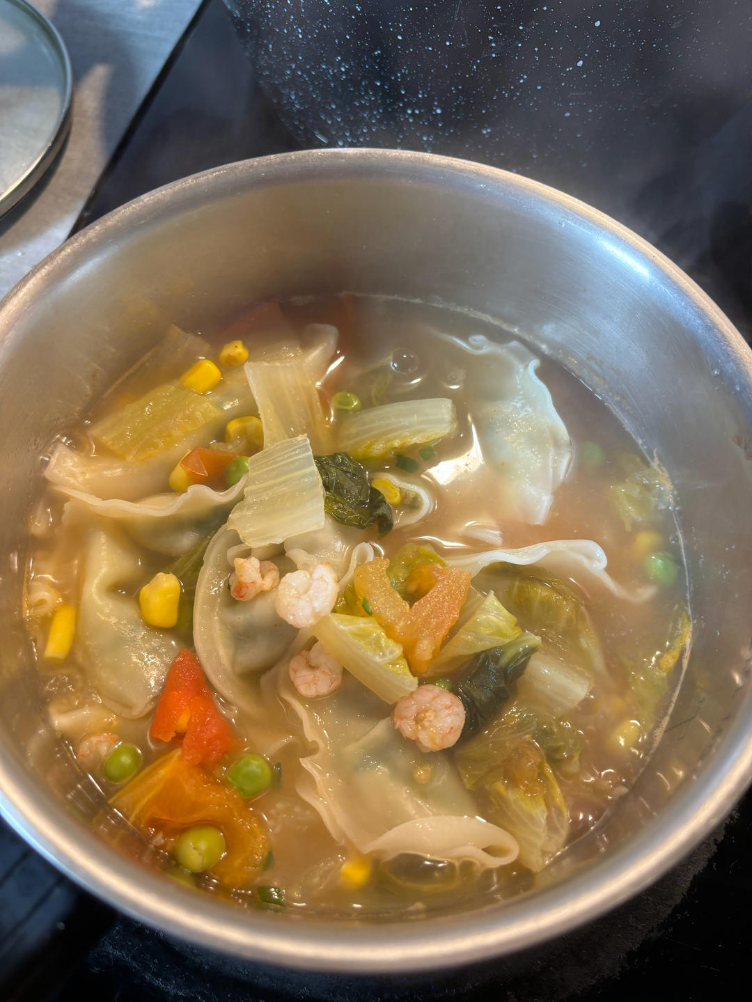 番茄浓汤饺子