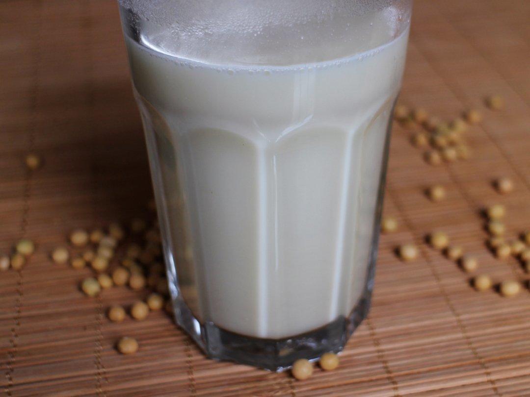 豆浆机版醇豆浆，五谷豆浆，各类豆奶，番薯胡萝卜奶昔，玉米汁，西兰花奶油浓汤，黑芝麻糊，米糊，银耳薏仁枸杞红枣莲子养颜羹，栗子核桃露，黑豆糕绿豆糕，老北京豌豆黄，红豆沙，咸香南瓜粥