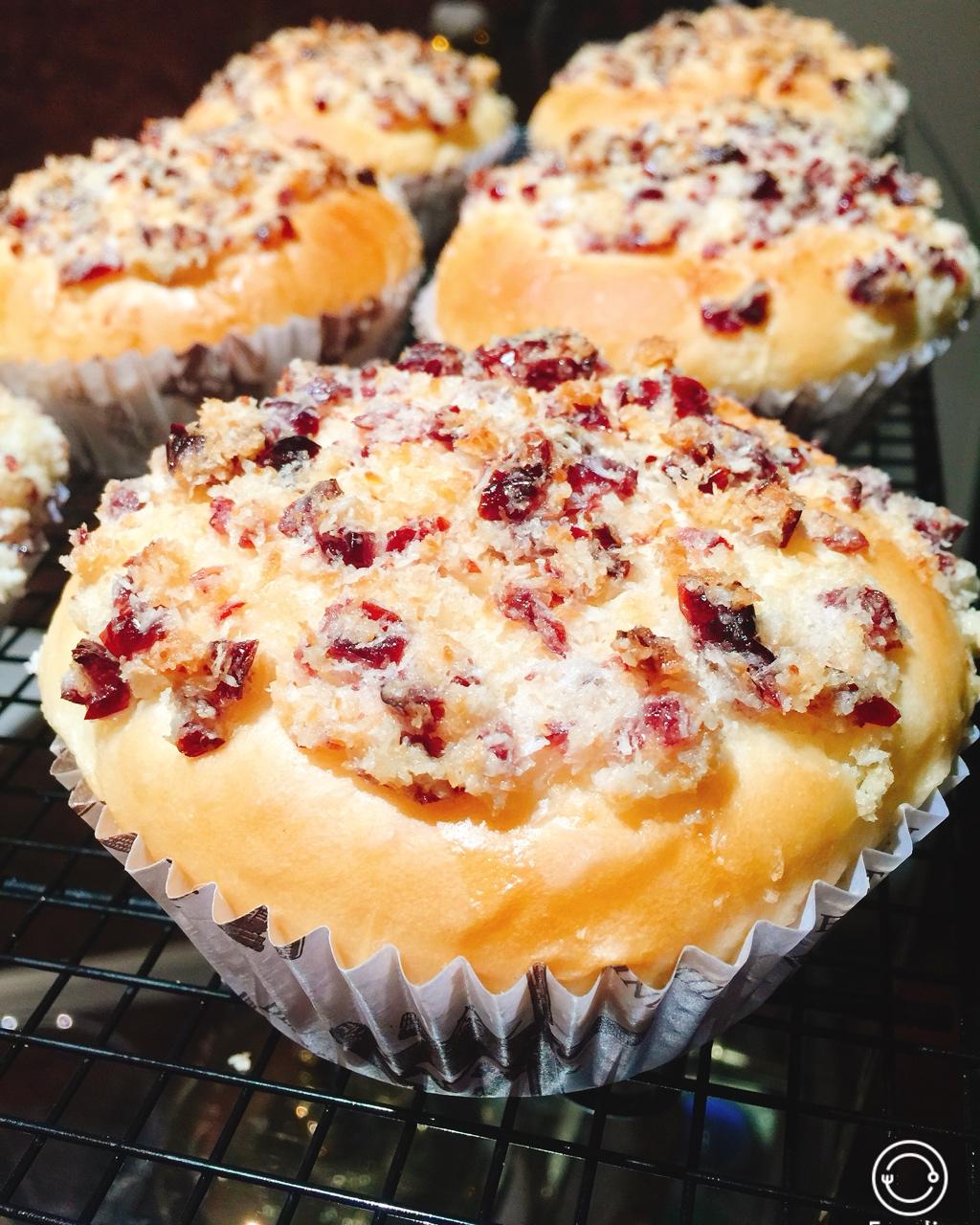 椰蓉蜜豆泡浆面包