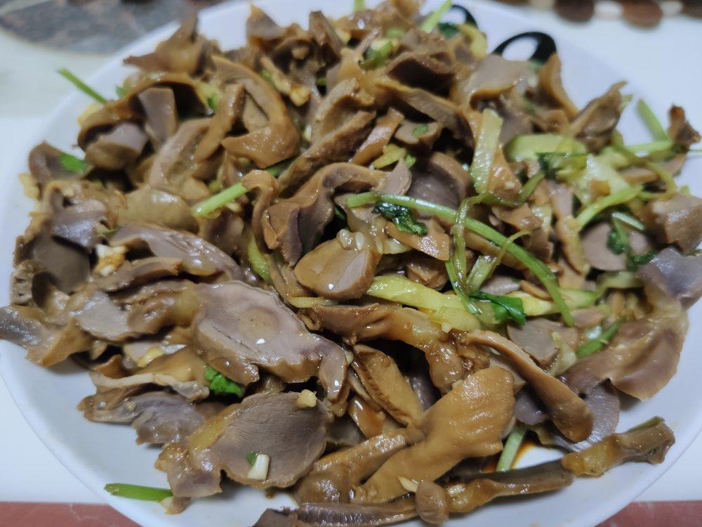 凉拌鸡胗！