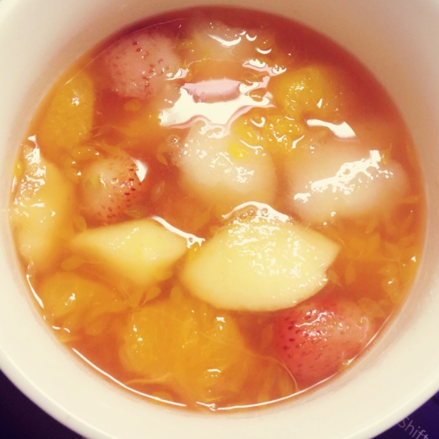 晨缘冰颜做的补气血的什锦水果羹(苹果梨山楂)