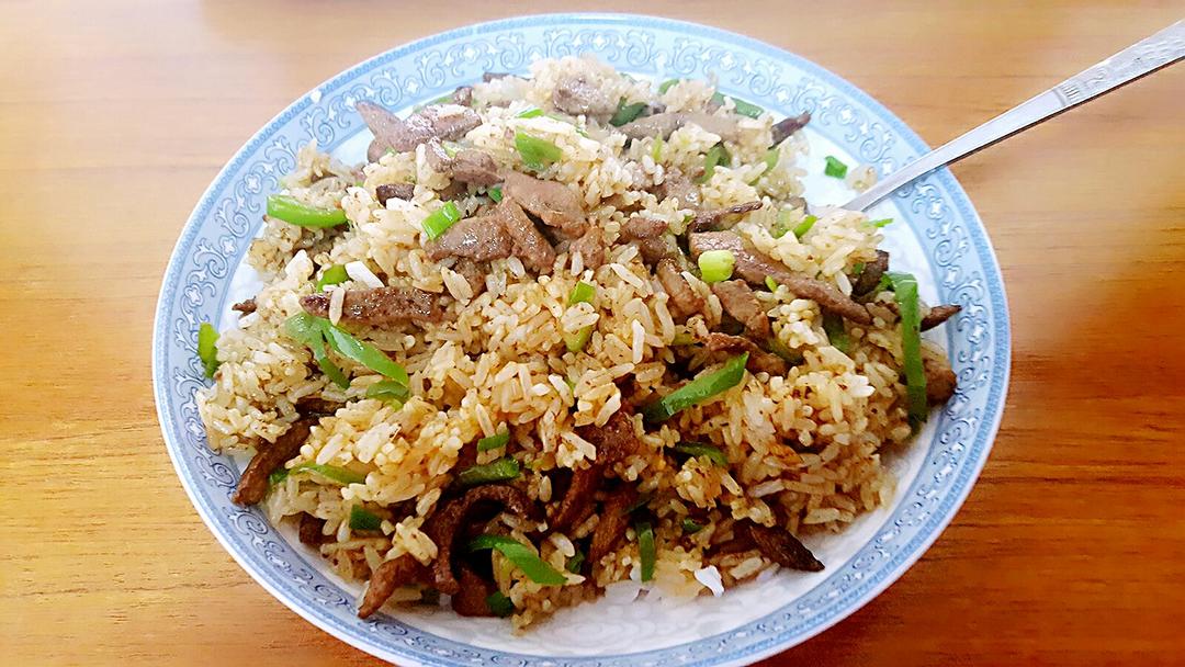 这朵儿女子做的家常猪肝炒饭