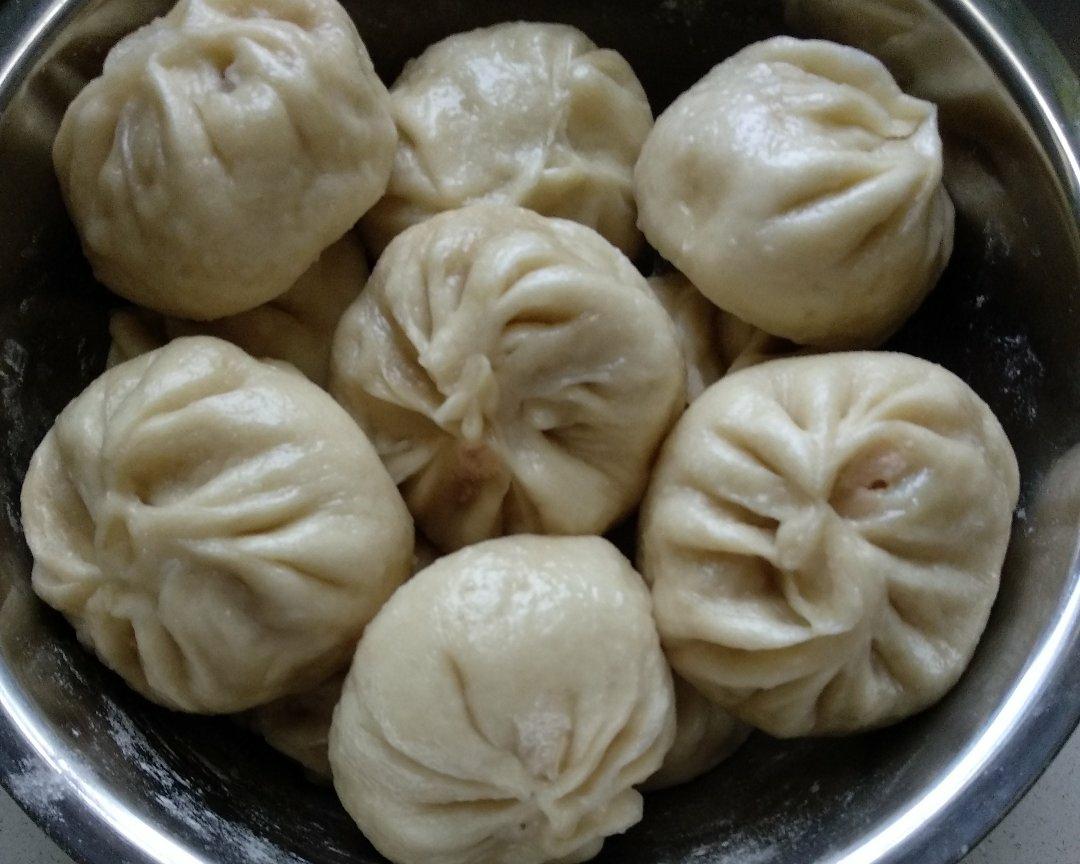 莲花白猪肉包子